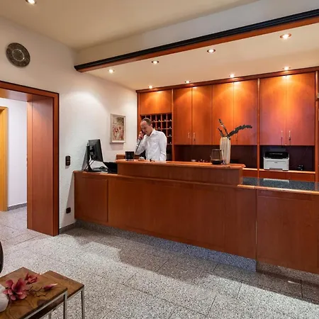 Am Ludwigskanal Otel *