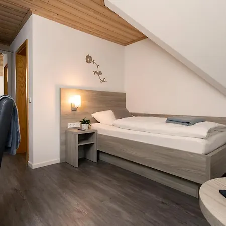 Am Ludwigskanal Otel *