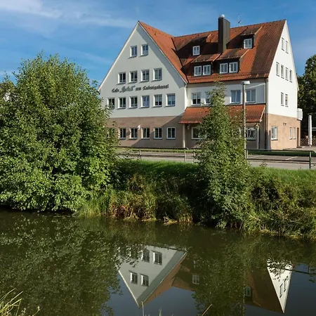 Am Ludwigskanal Otel *